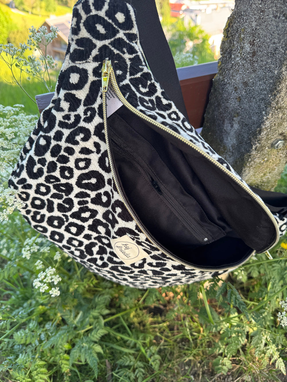 FRIEDA Hipbag Leo Allover Schwarz/Ecru