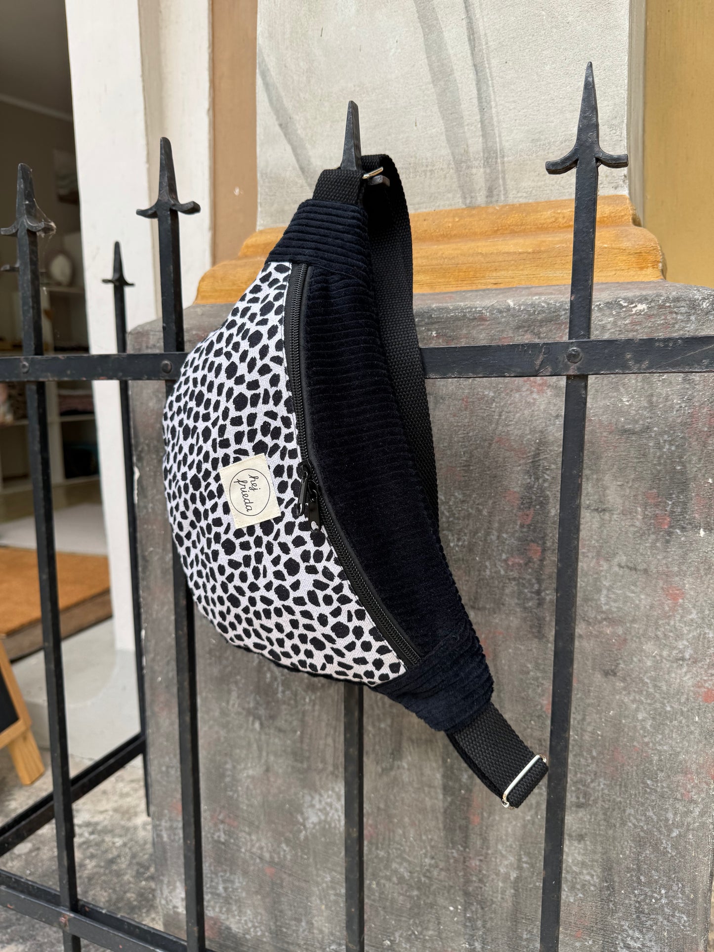 HEDI Hipbag Colorblock Cord Leo/schwarz