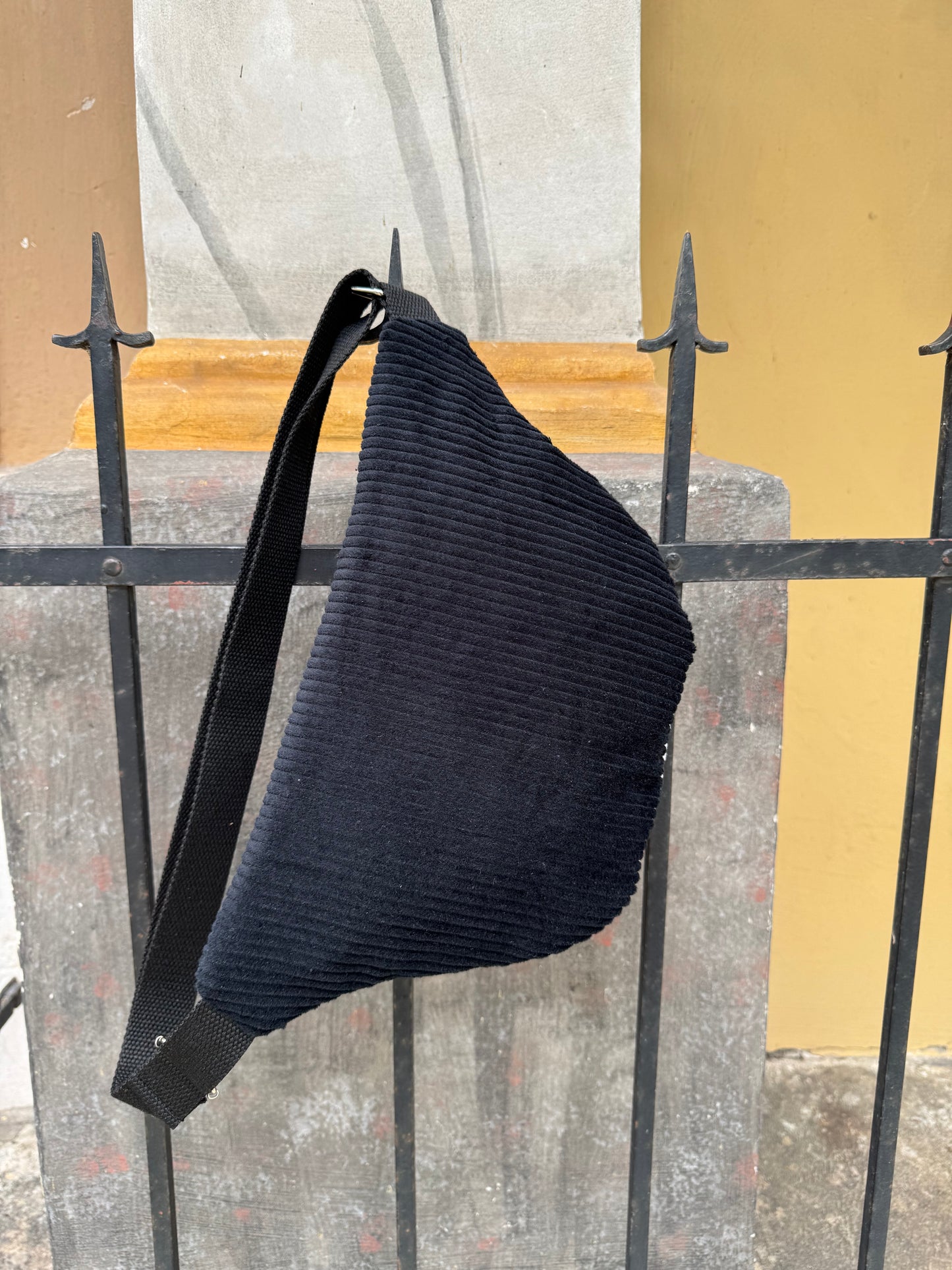 HEDI Hipbag Colorblock Cord Leo/schwarz