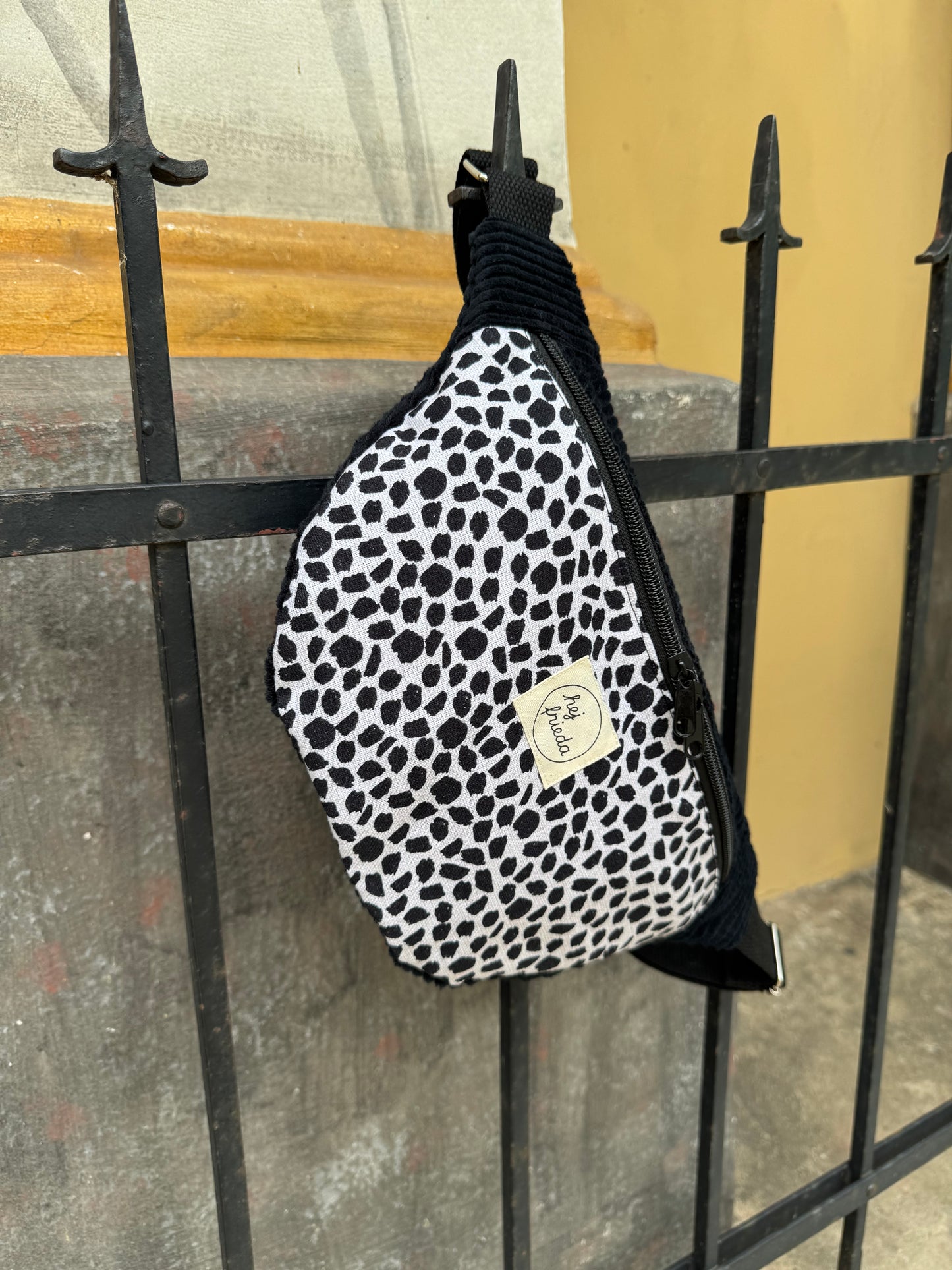 HEDI Hipbag Colorblock Cord Leo/schwarz