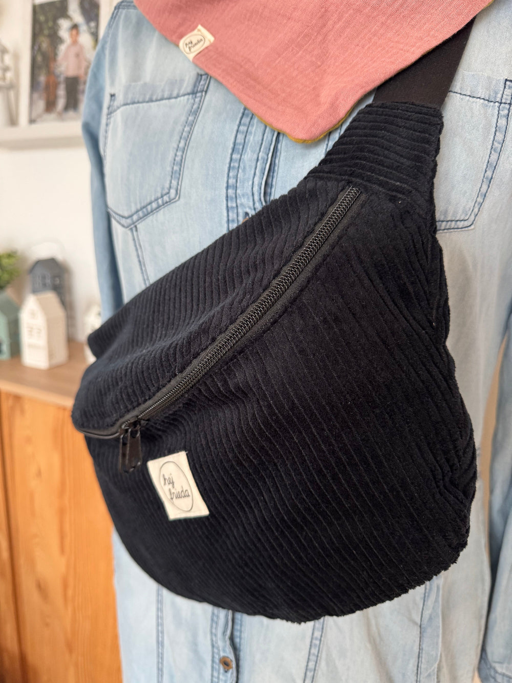 FRIEDA Hipbag Cord schwarz