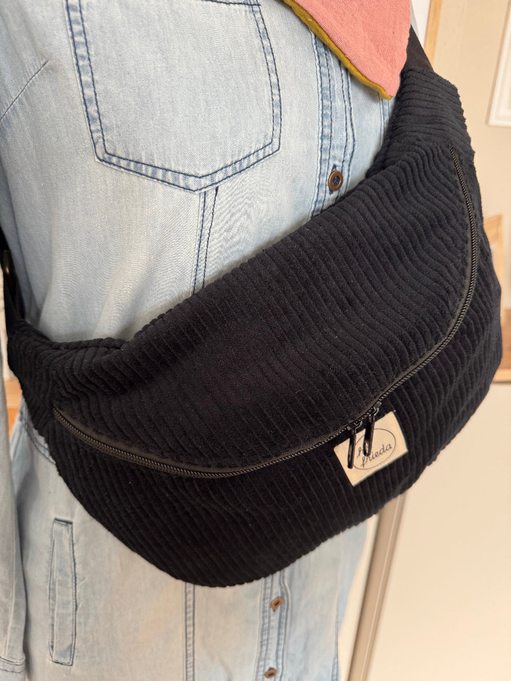 FRIEDA Hipbag Cord schwarz