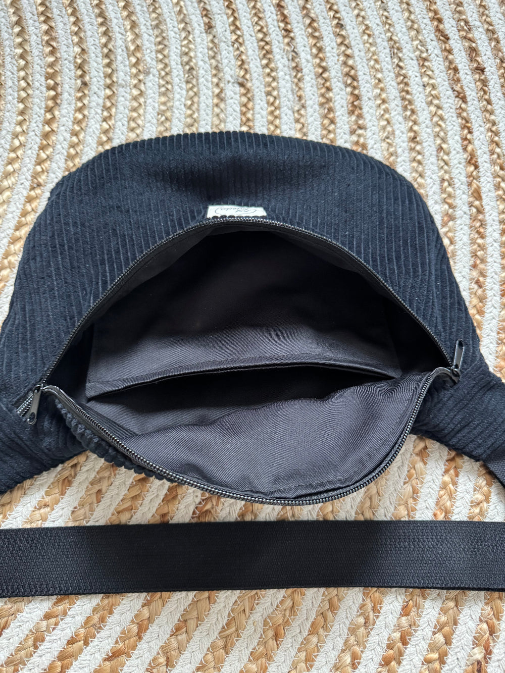 FRIEDA Hipbag Cord schwarz