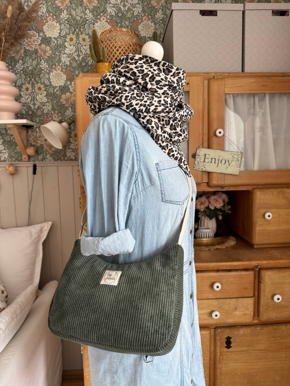 MAJA Crossbody Bag Cord schilfgrün