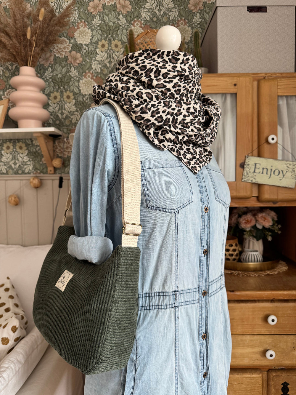 MAJA Crossbody Bag Cord schilfgrün