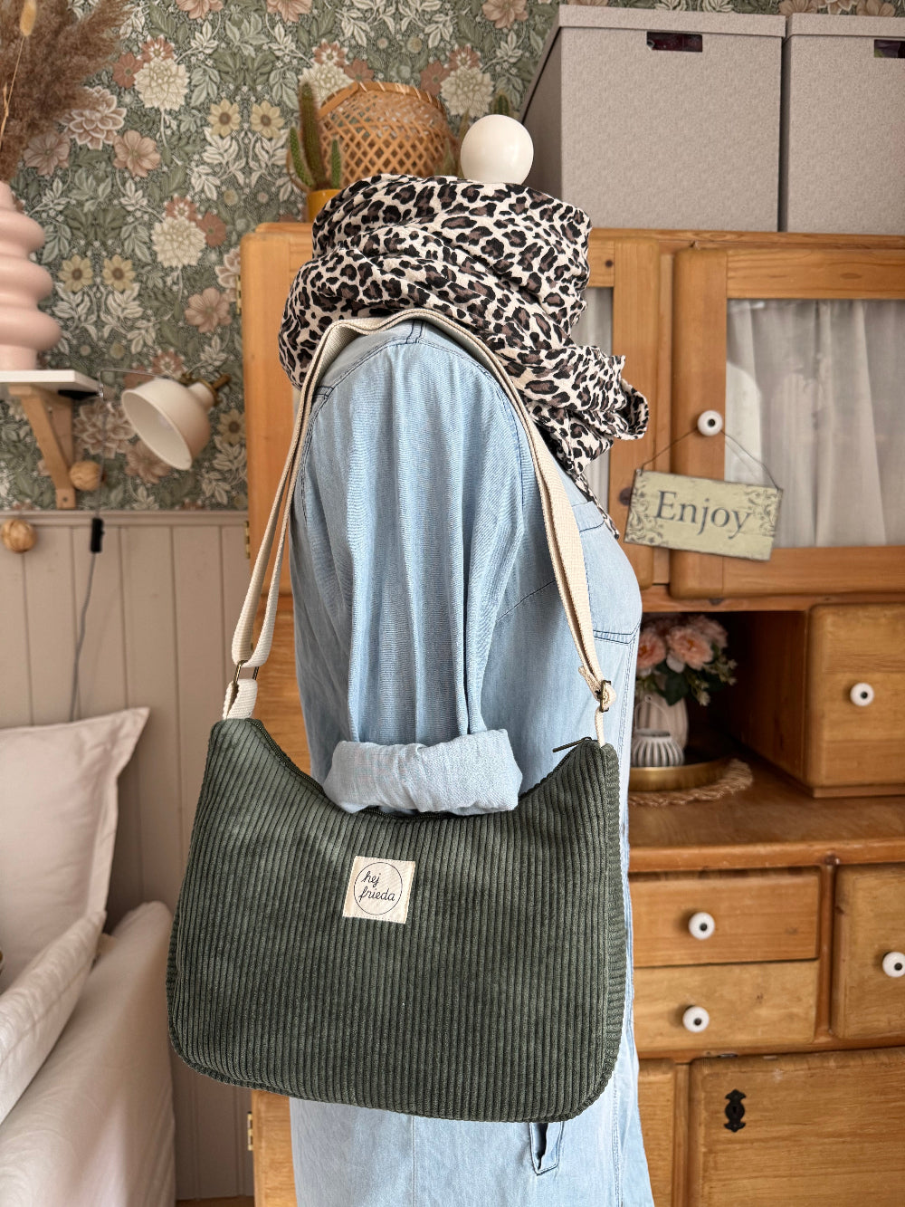 MAJA Crossbody Bag Cord schilfgrün