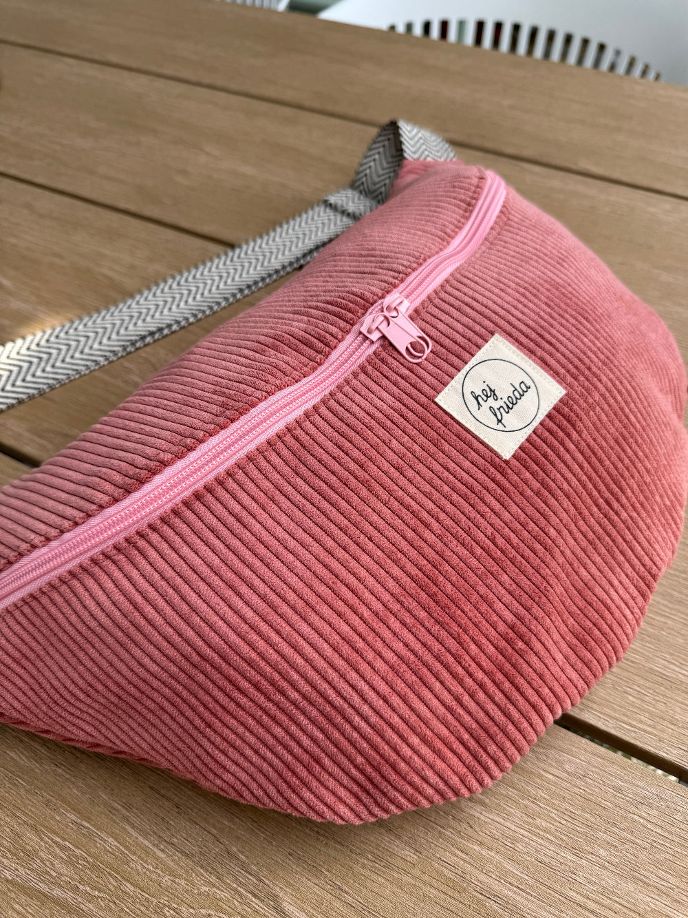 ALMA XL-Bauchtasche Cord Koralle