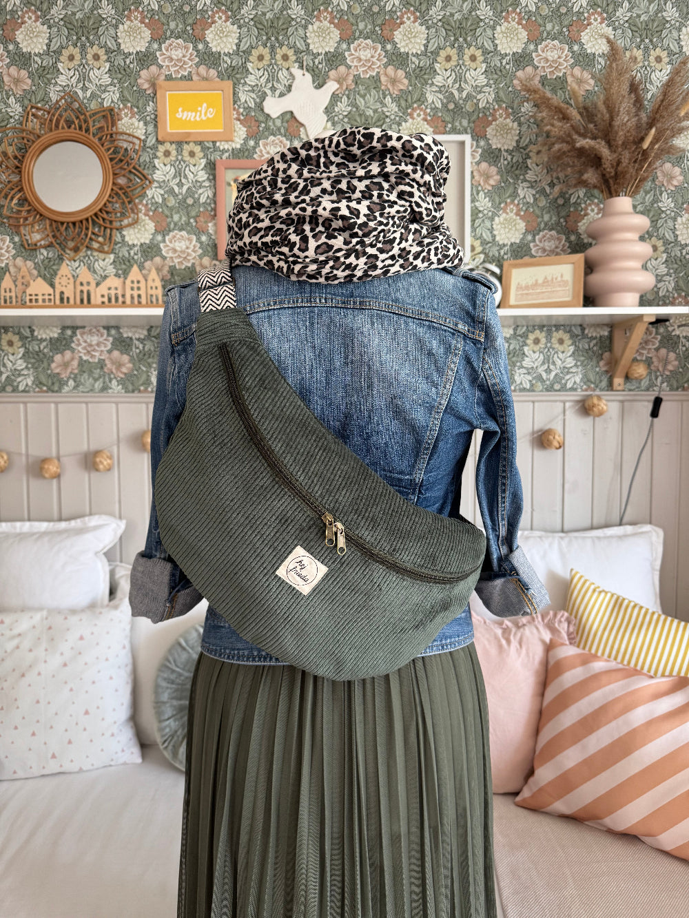 ALMA XL-Bauchtasche Cord Schilfgrün