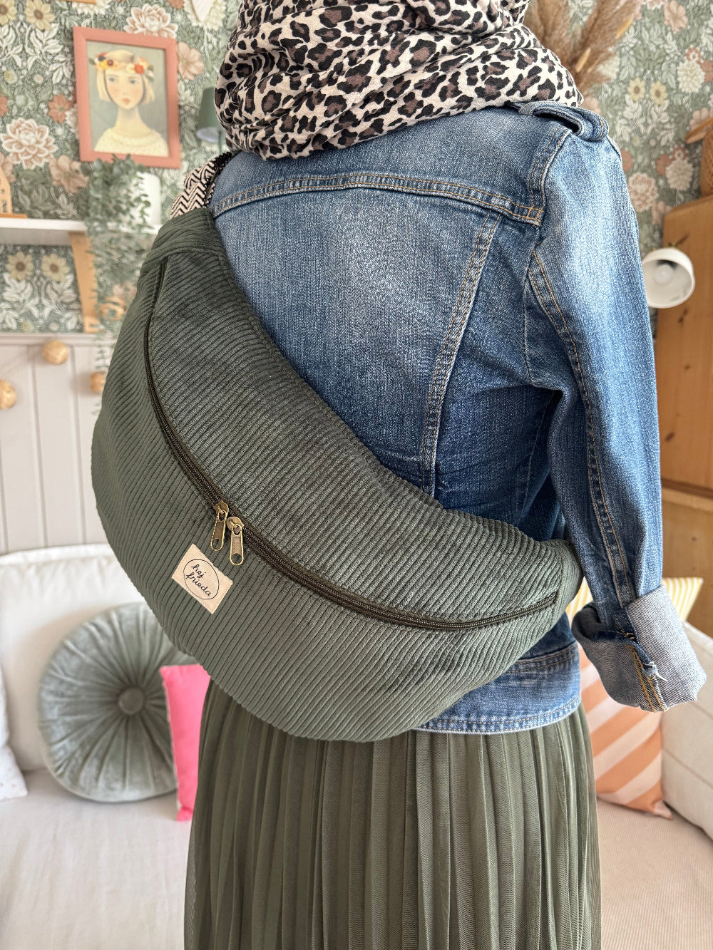 ALMA XL-Bauchtasche Cord Schilfgrün