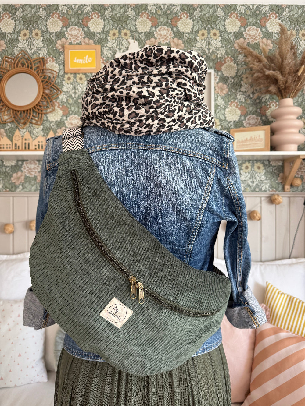 ALMA XL-Bauchtasche Cord Schilfgrün