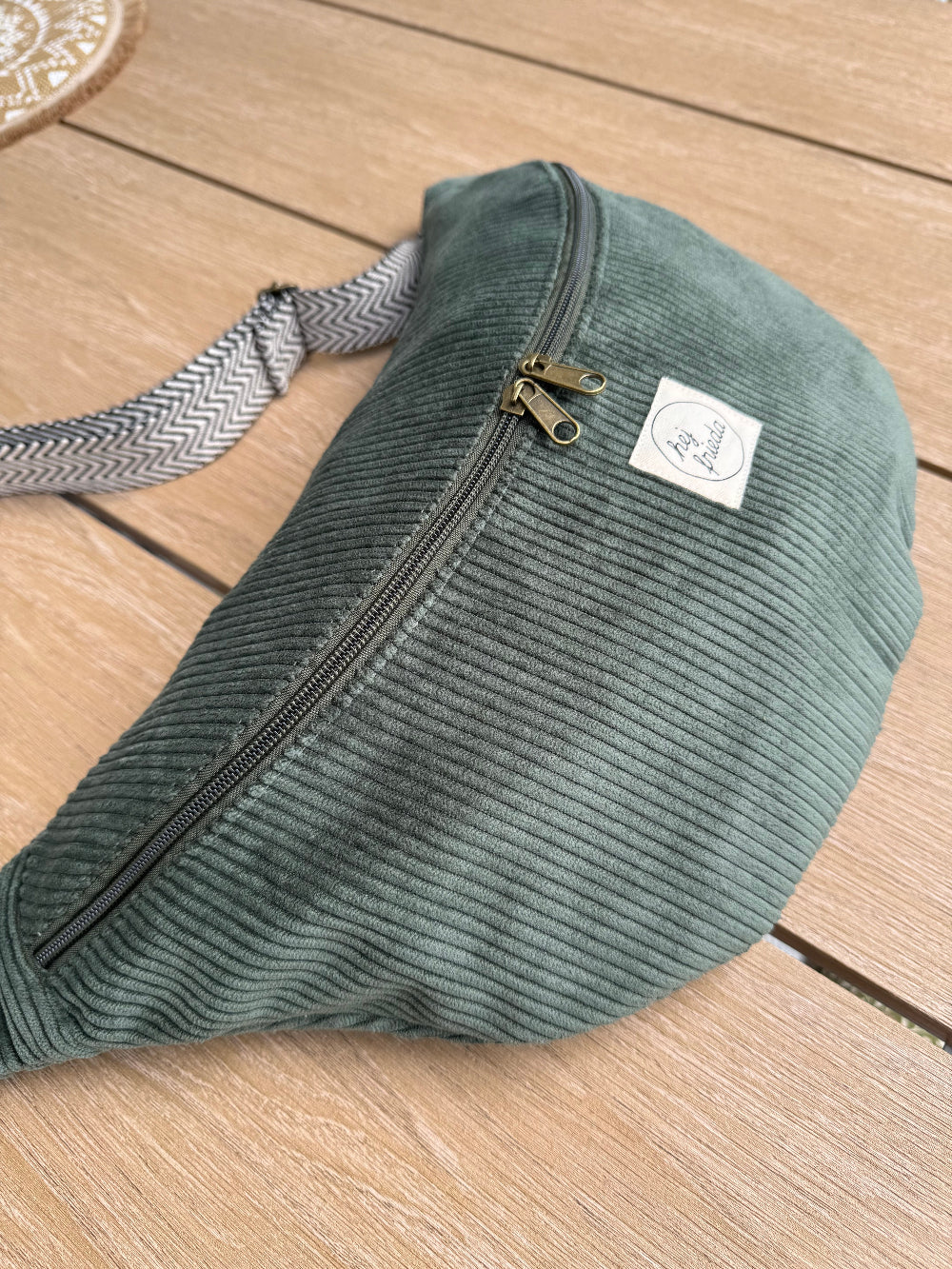 ALMA XL-Bauchtasche Cord Schilfgrün