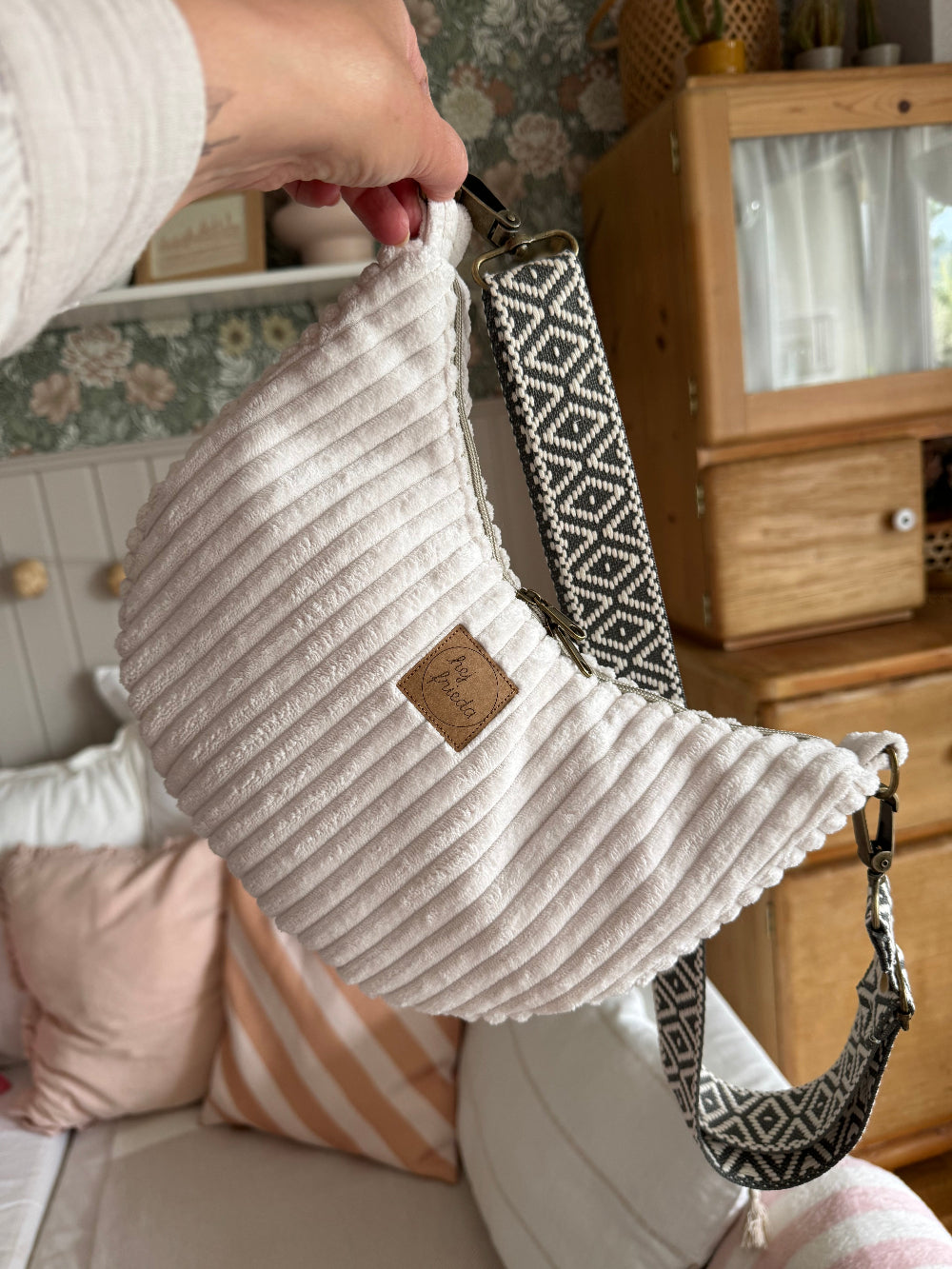 CLEO Moonbag Breitcord Creme