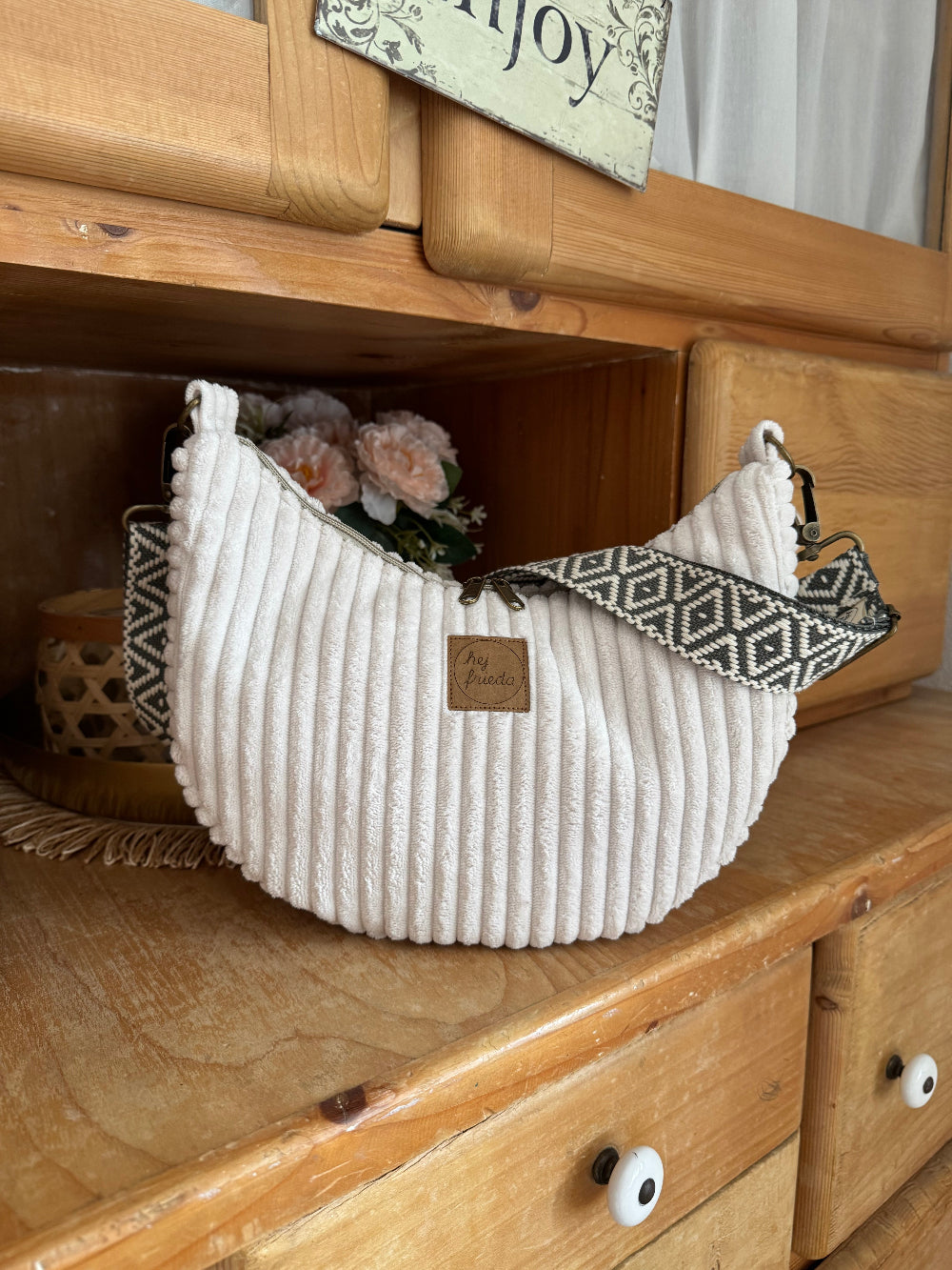 CLEO Moonbag Breitcord Creme