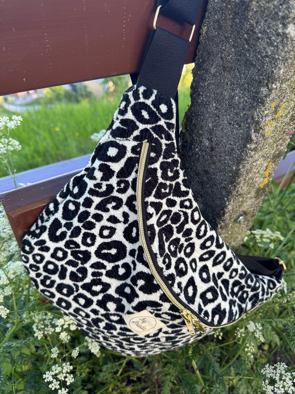 FRIEDA Hipbag Leo Allover Schwarz/Ecru