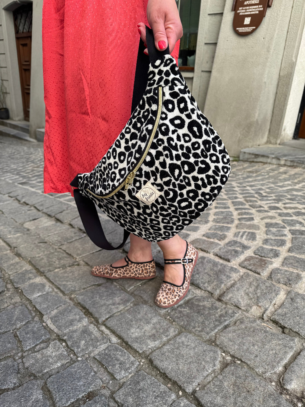 FRIEDA Hipbag Leo Allover Schwarz/Ecru