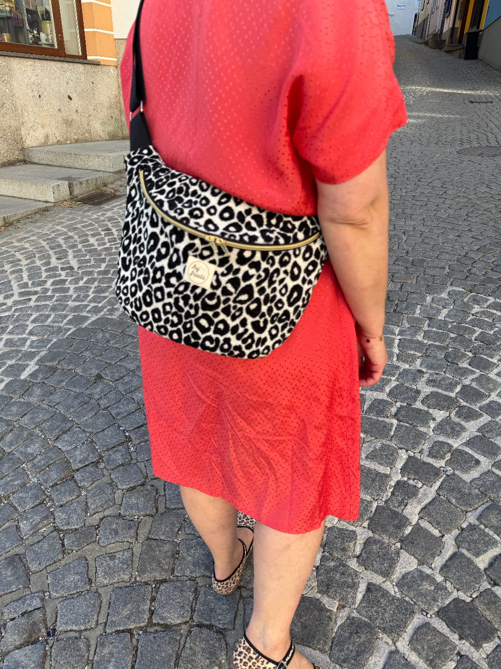 FRIEDA Hipbag Leo Allover Schwarz/Ecru