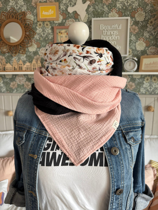 HANNA Musselintuch XL Colorblocking hellrosa/Aquarellblumen/schwarz