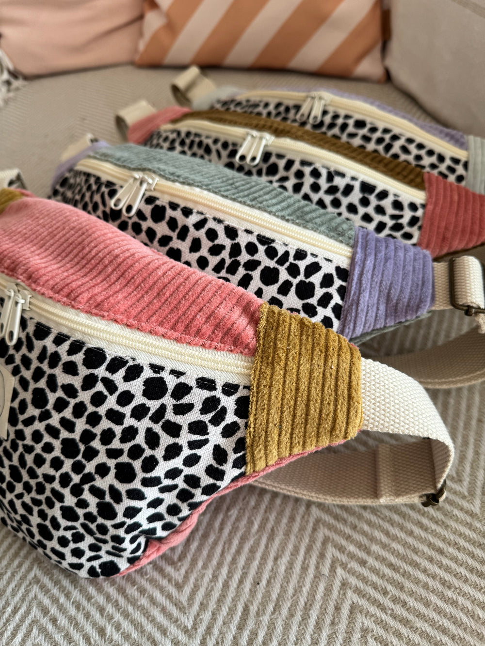 HEDI Hipbag Colorblock Cord Leo/salbei/flieder