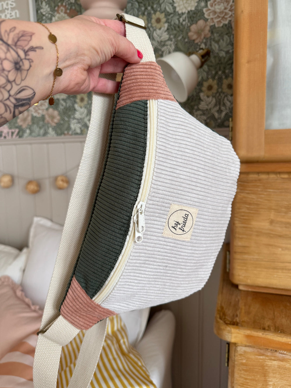 HEDI Hipbag Colorblock Cord Creme/Schilfgrün/Rosé