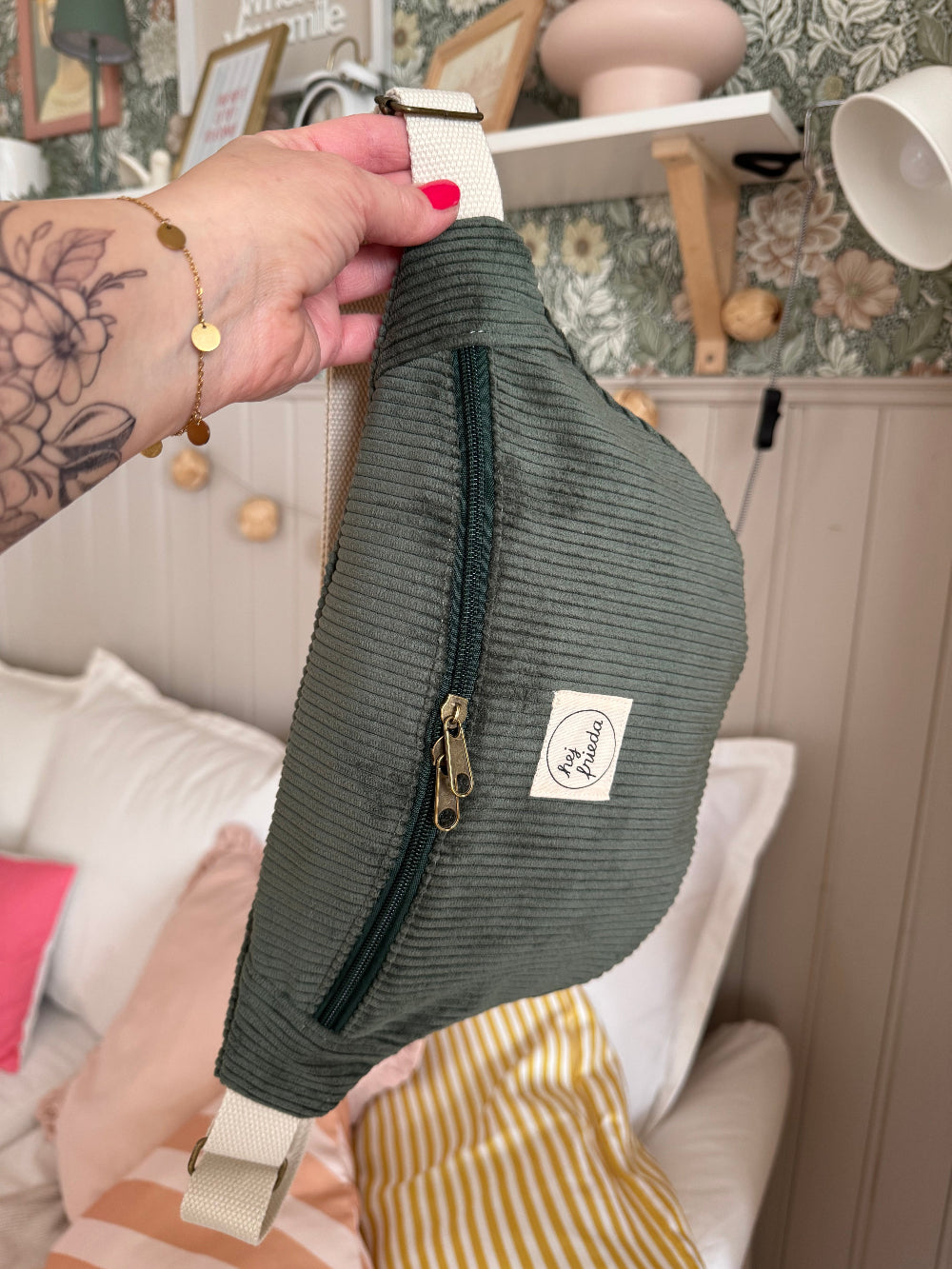 HEDI Hipbag Colorblock Cord Schilfgrün