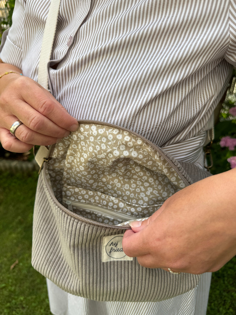 LINNEA Hipbag Cord beere