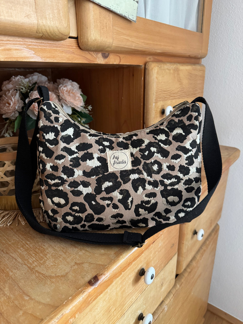 MAJA Crossbody Bag Leo beige/schwarz