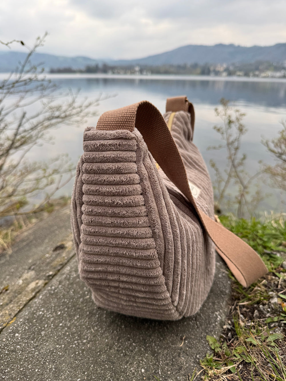 MILOU Moonbag Breitcord taupe