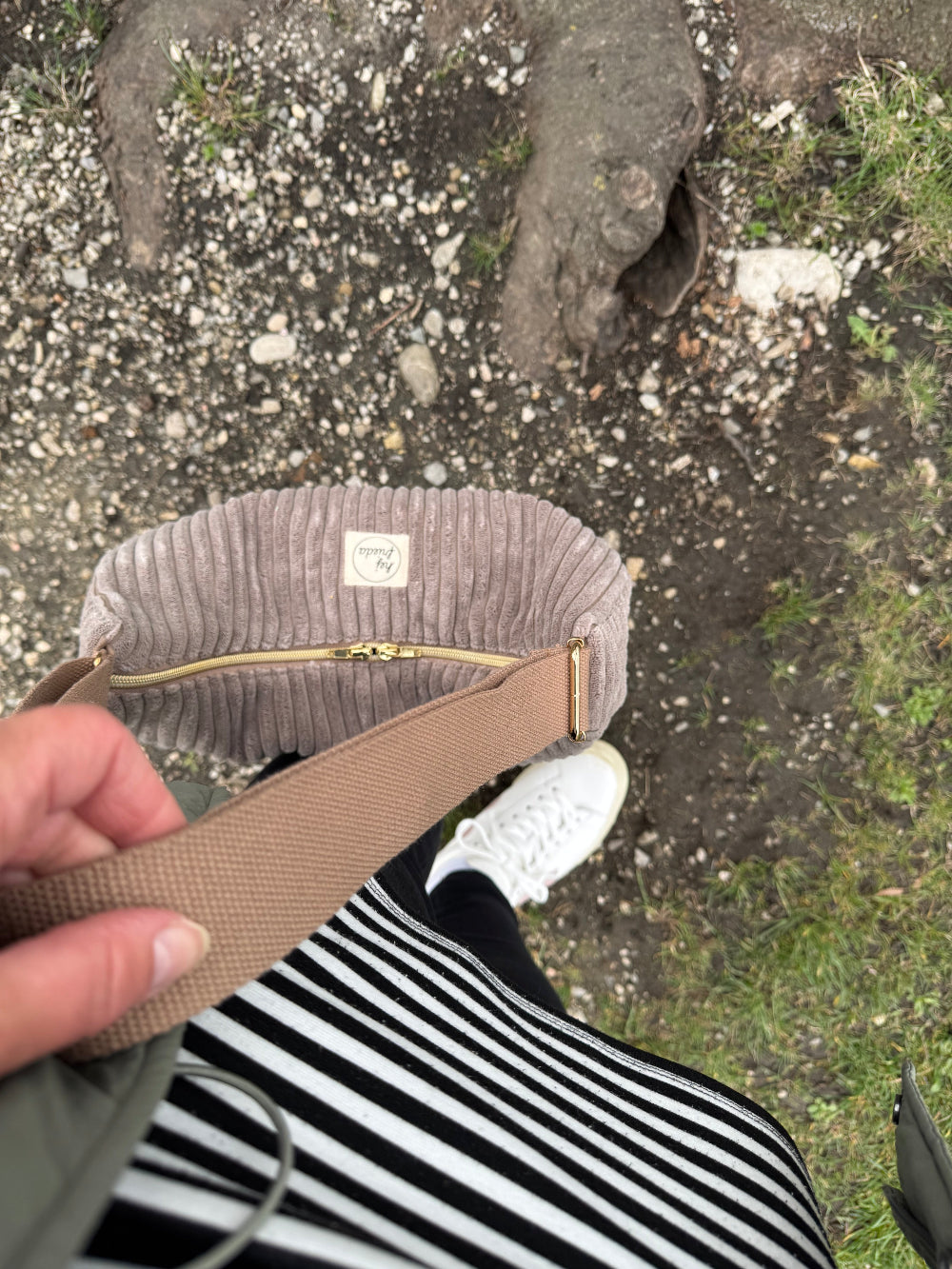 MILOU Moonbag Breitcord taupe